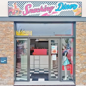 85-SNACKING-DINER-0.jpg
